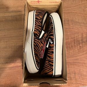 NWT animal stripes print vans size W5.5